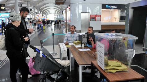 İ­s­t­a­n­b­u­l­ ­H­a­v­a­l­i­m­a­n­ı­­n­d­a­k­i­ ­s­a­n­d­ı­k­l­a­r­d­a­n­ ­K­ı­l­ı­ç­d­a­r­o­ğ­l­u­ ­ç­ı­k­t­ı­